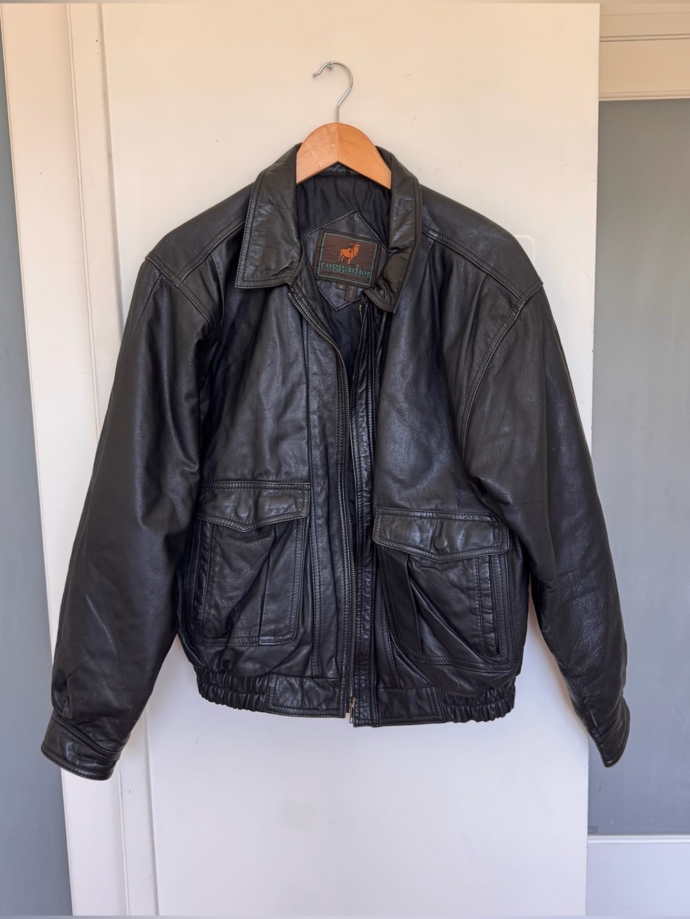 Men’s size M Ruggadier Leather Bomber